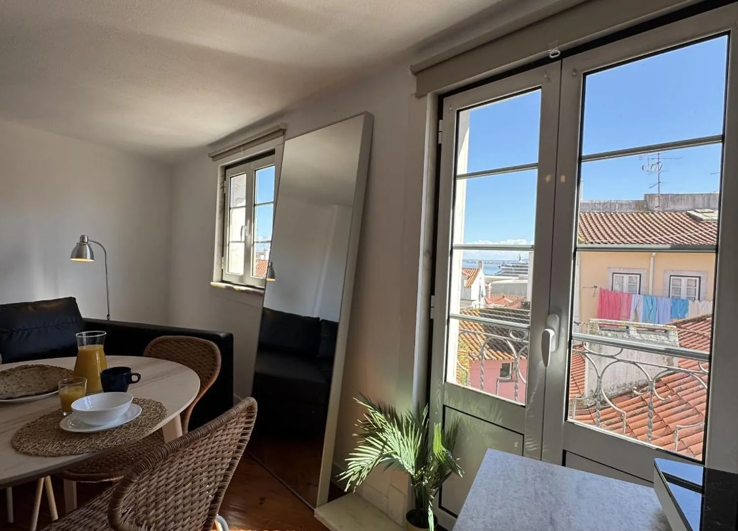 Alfama Historial I River View By Homing Lisbon Apartment